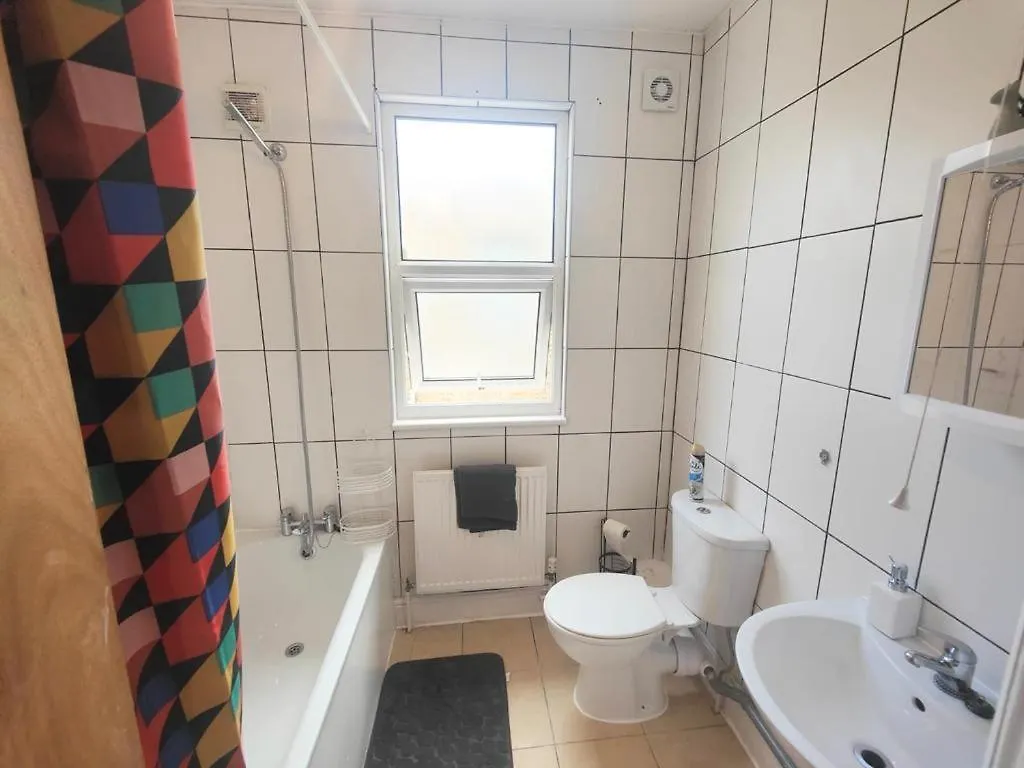 Lovely 3 Bedroom Serviced Apartment In Leytonstone London 0*,  United Kingdom