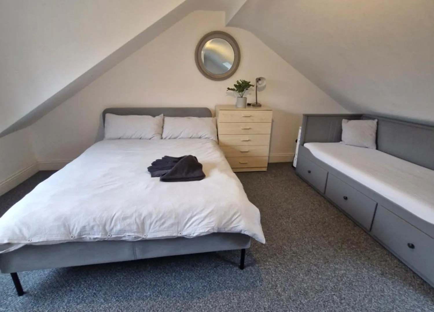 Lovely 3 Bedroom Serviced Apartment In Leytonstone London