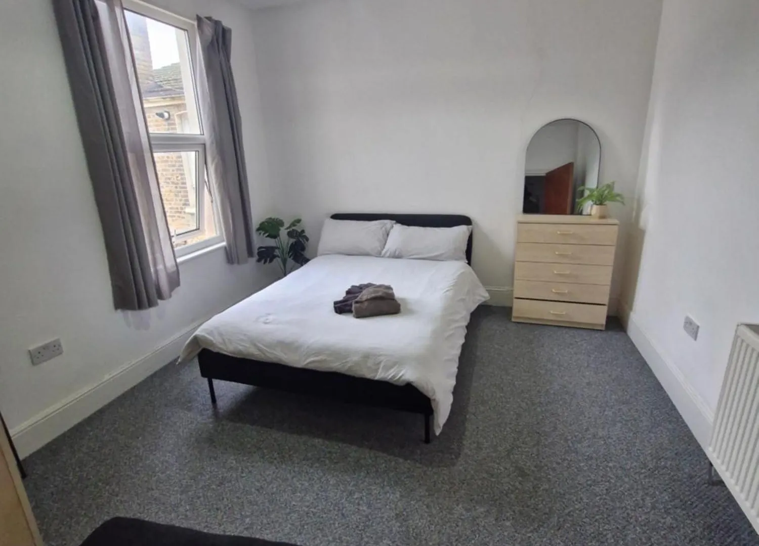 Lovely 3 Bedroom Serviced Apartment In Leytonstone London 0*,